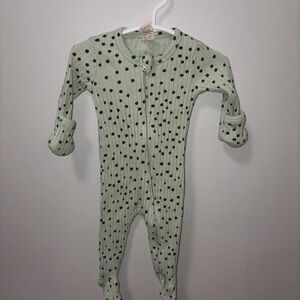 Kate Quinn green ribbed polka dot footie zip sleeper fold over hands girls NB